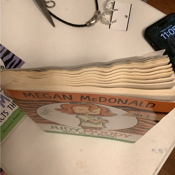 Books - Picture 4 of 5